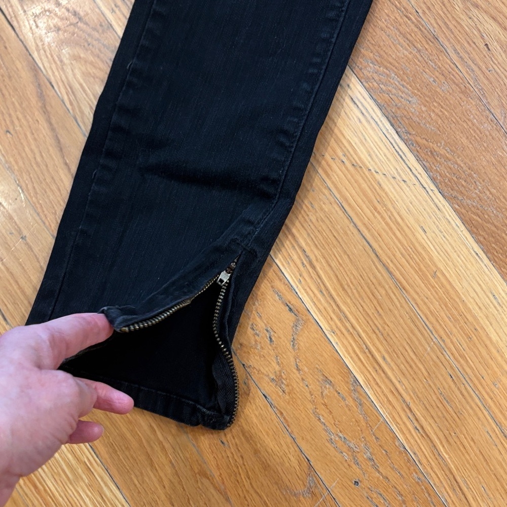 Chic Black Skinny Jeans for Jr.s cute zipper at the ankles - Picture 5 of 8